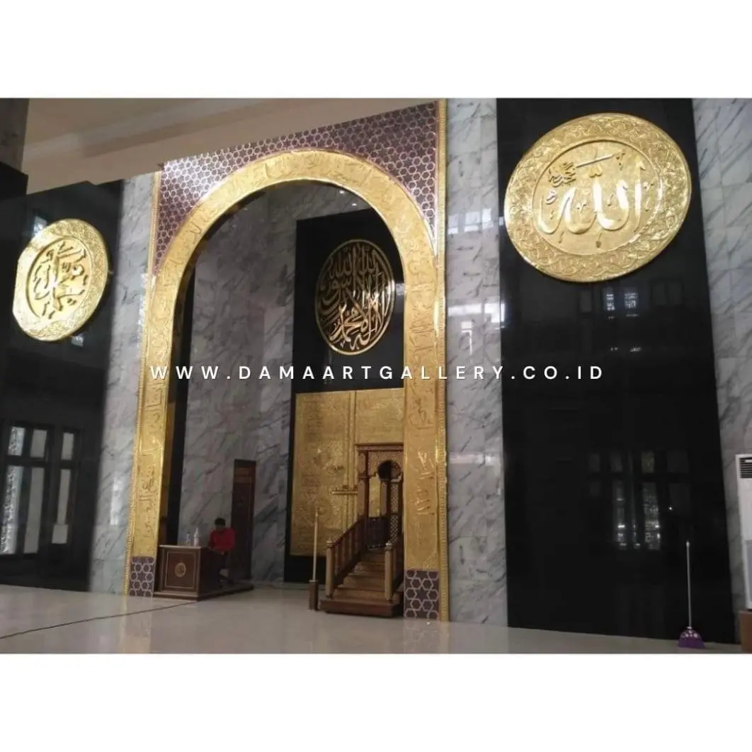 Mihrab Masjid Kuningan Mewah